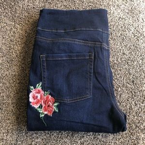 NWT Pioneer Woman Embroidered Jeans